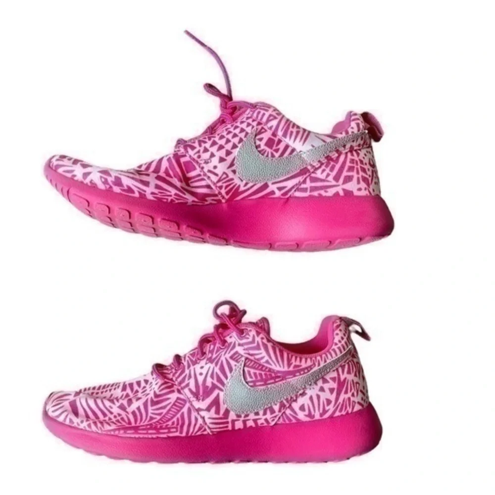 Nike Youth ROSHERUN PRINT ShoesWhite / Metallic Silver/Vivid Pink